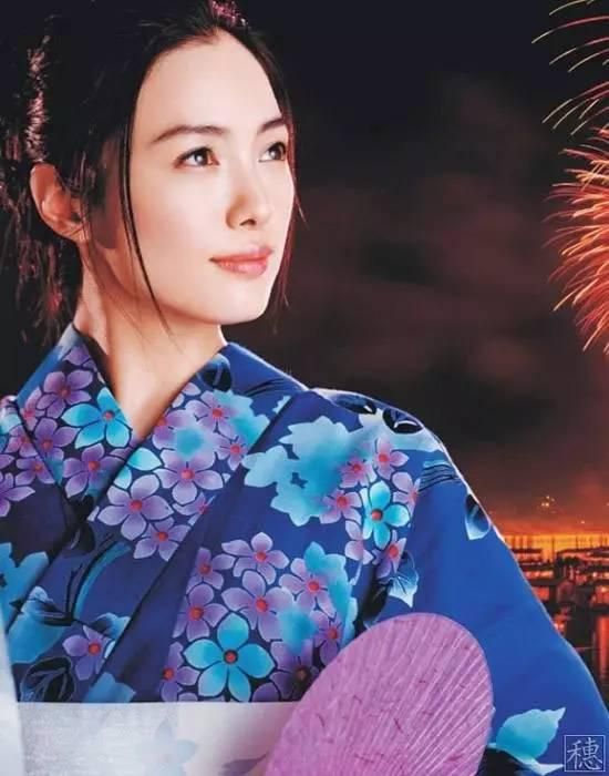 假期前夕就率先登场的《不说话的爱》，讲述了由张艺兴饰演的听障父亲，为抚养女儿拼尽全力的励志温情故事。